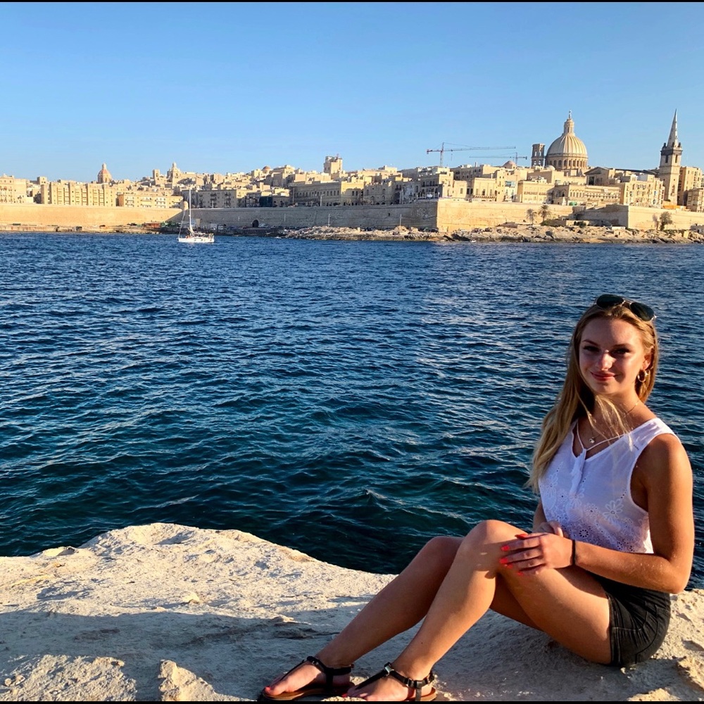 Meet Your Posher, Ioana!